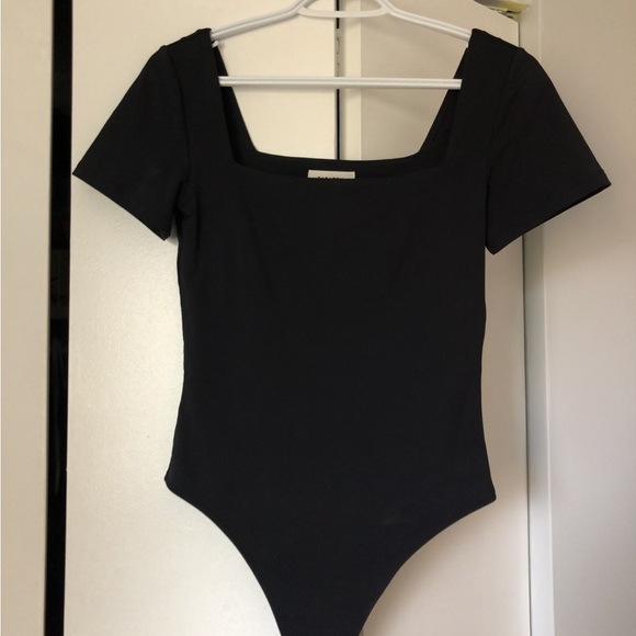 Contour Squareneck Shortsleve Bodysuit - Picture 2 of 5